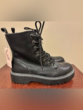 NWT Sincerely Jules black boots size 9